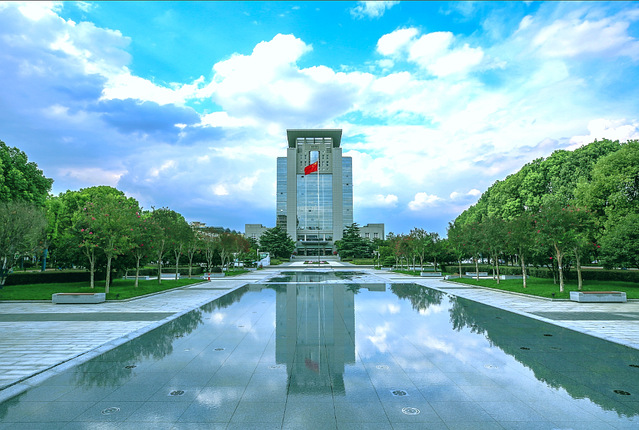 江汉大学校园景观全新升级——二号门入口轴线景观